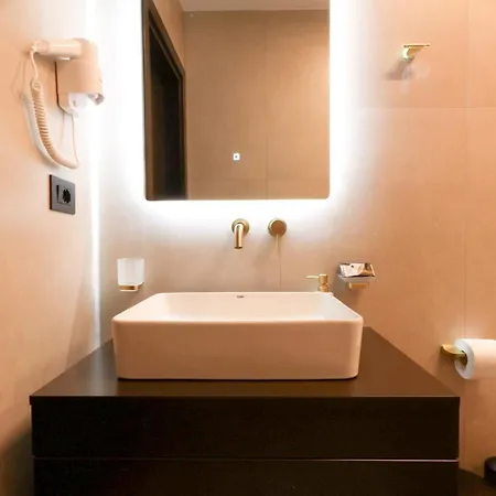 Otel Monarc Ksamil