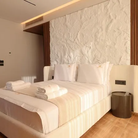 Monarc 4*