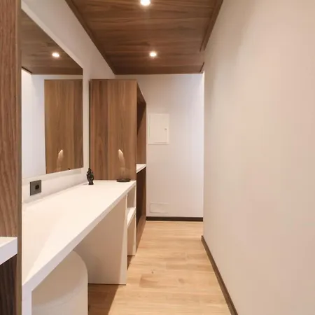 Monarc 4*