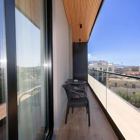 Monarc 4*